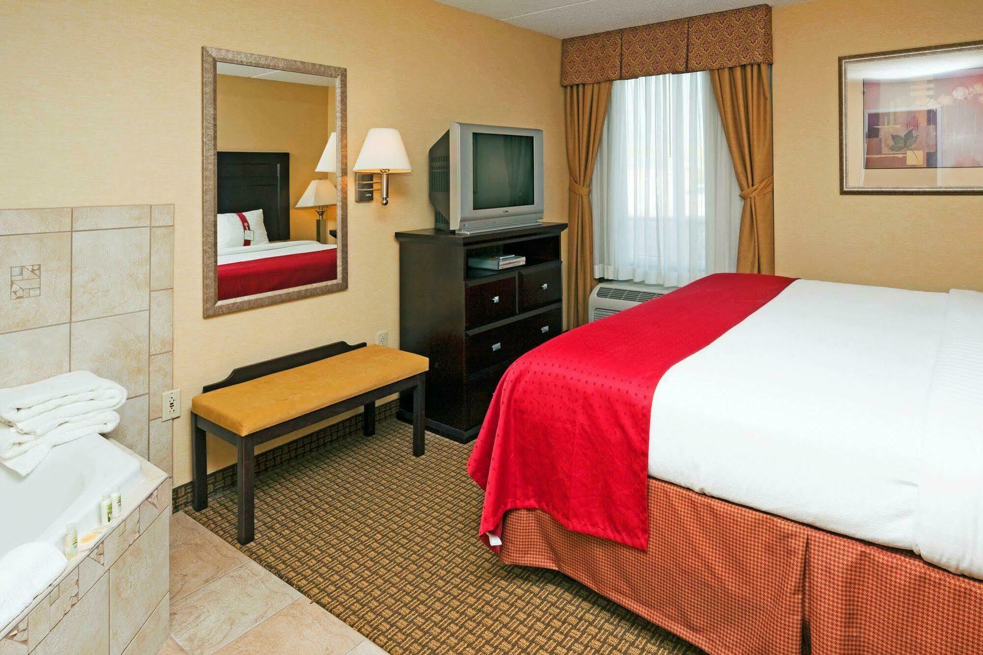 Holiday Inn Hotel & Suites Rochester - Marketplace, An Ihg Hotel Room photo